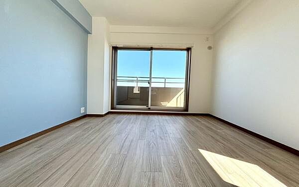 《洋室》　■机とべットを入れても十分な広さ。お子様の勉強部屋に。