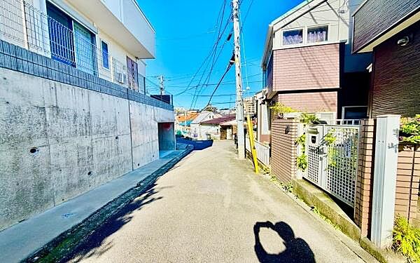 《現地》　さわやかな風が渡りたっぷり陽光がふりそそぐ立地。