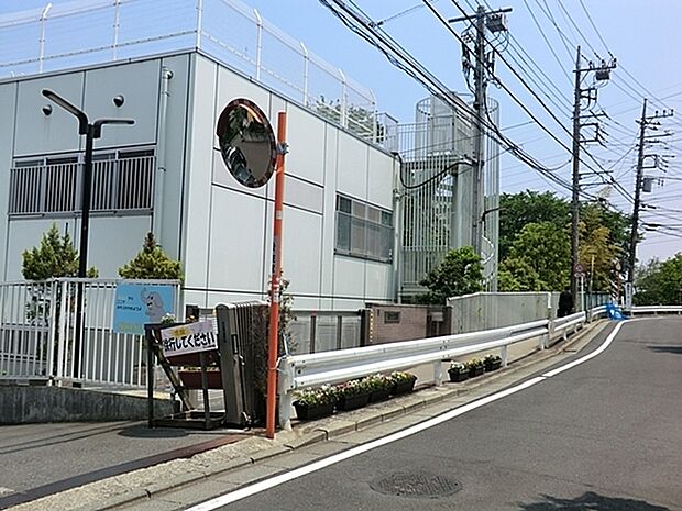 ちとせ保育園まで1438m、キリスト教精神に基づいた保育を柱に、愛と思いやりの実践を大切にしています。