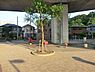 周辺：陣ヶ下渓谷ひろば公園まで318m、陣ヶ下渓谷公園の下流口に続く帷子川沿いに作られた公園。広場と水道とベンチ、複合遊具などそろっています。