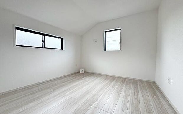 《洋室》 ■机とべットを入れても十分な広さ。お子様の勉強部屋に。