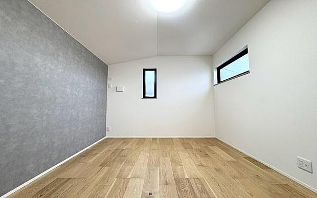 《寝室》　■心地よい眠りへといざなうしっとりと落ち着いた雰囲気の寝室。