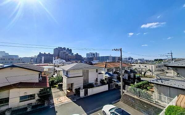 《眺望》　■「空」×「光」×「風」。開放感を具現化したような現地は、まさに「永住の地」としての選択肢です。