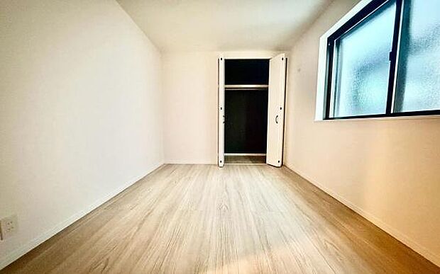 《子供部屋》 ■お子様の成長を優しく見守る、明るい子供部屋。遊んだり、学んだり、時には一人の時間を過ごしたりと健やかな毎日を育む大切な場所。未来への第一歩を育む、かけがえのない空間です。