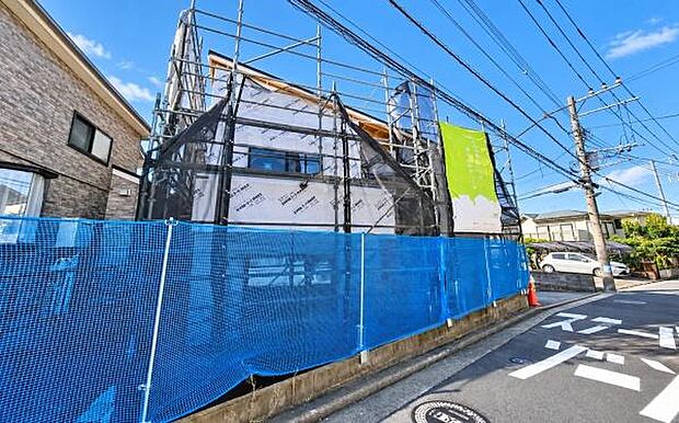 《現地》　さわやかな風が渡りたっぷり陽光がふりそそぐ立地。