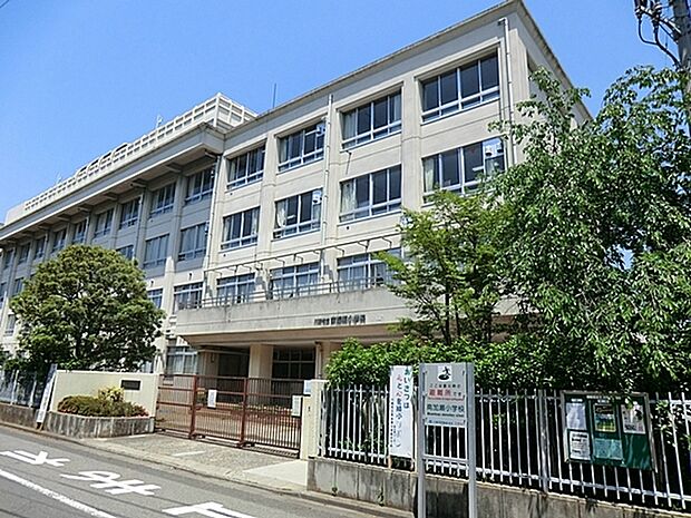 川崎市立南加瀬小学校まで754m、平坦地だから低学年のお子さんも通学ラクラク
