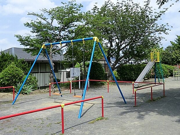亀井公園まで409m、すべり台など小さいお子さんも楽しく遊べる遊具がそろっています
