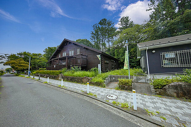 港南台北公園まで718m、こどもログハウスも楽しい港南台北公園。港南台エリアは計画的につくられた街なので公園が多いのも特徴です。