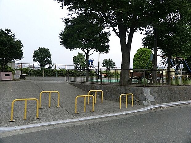 綱島上町公園まで675m