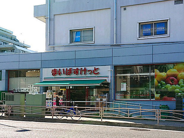 まいばすけっと磯子2丁目店まで708m、国道16号沿い、磯子中央病院の斜め向かいにあるイオンのミニスーパー。23時まで営業しています。