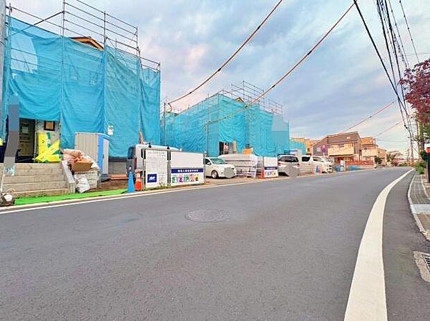 道幅もしっかり確保されており安心して駐車していただけます。お子様がいらっしゃるご家庭にとっても安心の住環境。