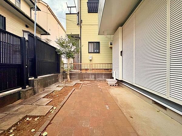 ちょっとしたお庭のスペースあります。現地でご確認できます。