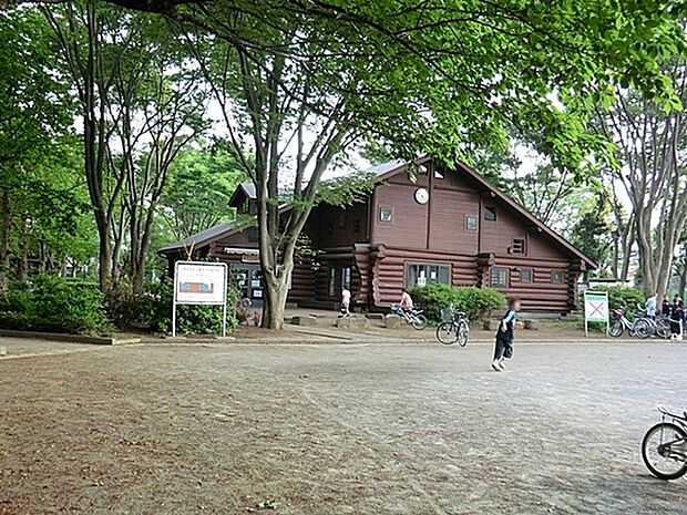 瀬谷中央公園まで878m、横浜市の各区に1つずつある「こどもログハウス（小中学生が無料で遊べる施設）」。瀬谷区はこの公園内にあります。
