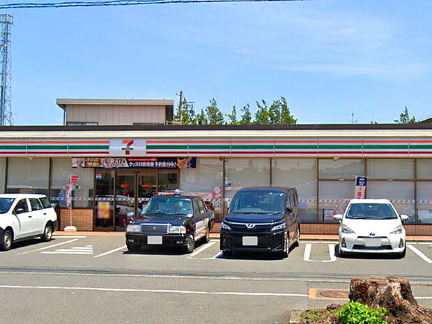 セブンイレブン横浜瀬谷本郷4丁目店まで994m、瀬谷西高校近くの海軍道路沿いにあるコンビニです