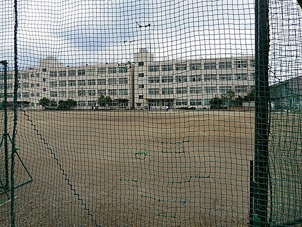 大和市立上和田中学校まで1250m