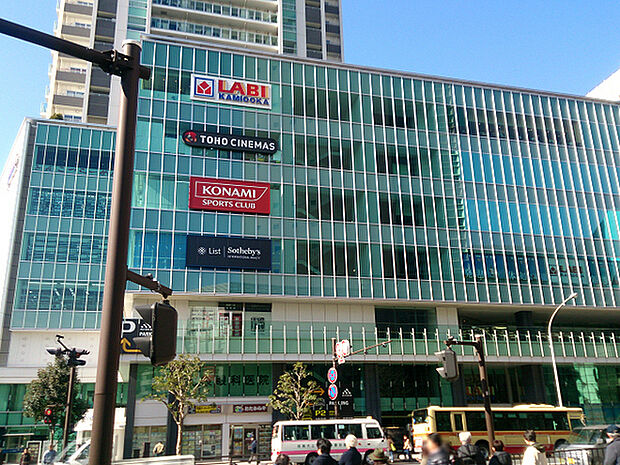 miokaまで746m、スーパー・家電量販店・シネコン・フィットネスクラブなどが入ったショッピングセンターです