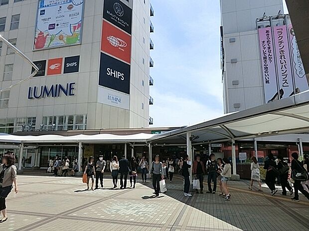 JR横浜線「町田」駅まで1524m、快速停車駅で小田急線との乗換が可能です。駅周辺は町田市の中心地として栄えています。