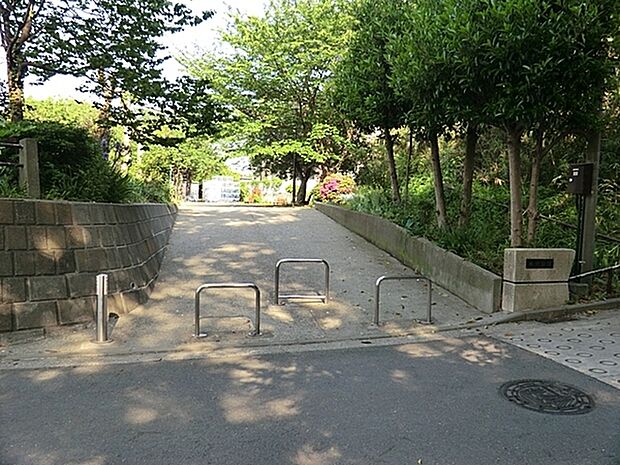 片吹公園まで1202m