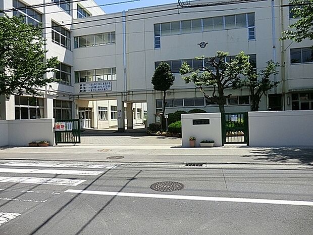 座間市立西中学校まで1348m