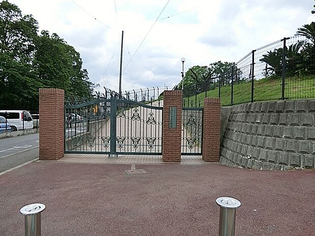 大和みどりが丘幼稚園まで439m