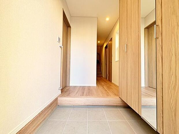 玄関を開けた時に楽しい新生活を予感させます。