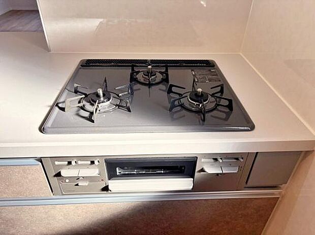 3口コンロなのでお料理がはかどりそうです。