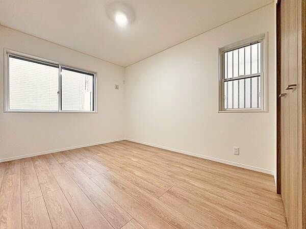 収納力がしっかりあり、明るいお部屋です。