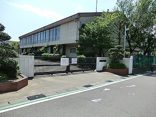 綾瀬市立寺尾小学校まで437m