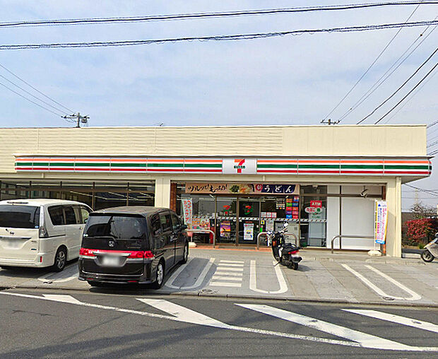 セブンイレブン横浜笹山団地前店まで1011m、笹山団地西側の坂を登りきったところにあるコンビニです