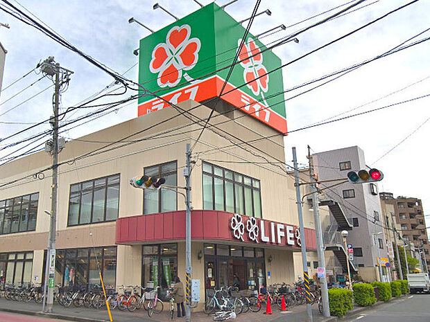 ライフ川崎御幸店まで432m、府中街道から一本入ったところにあるスーパー。夜22時まで営業しています。
