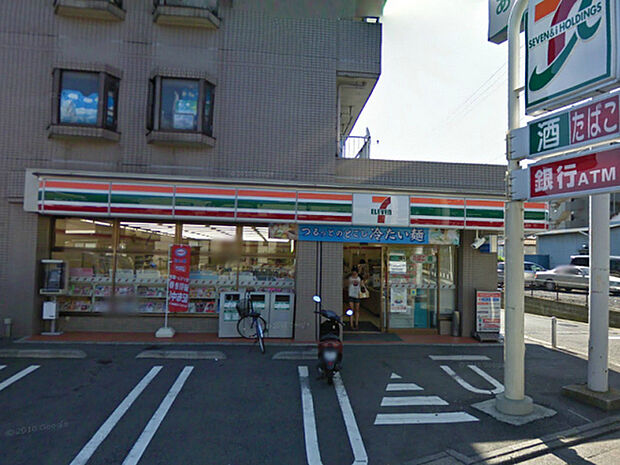 セブンイレブン川崎野川くぬぎ坂店まで1403m、コンビニもあって便利です