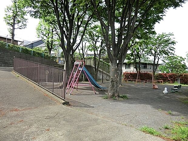 生田雁俣谷公園まで1043m