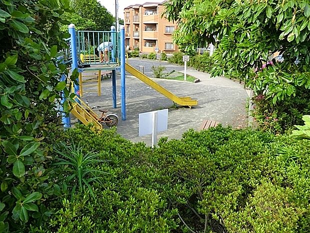 小机町第二公園まで519m