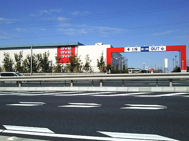 ave南町田店まで703m、大和バイパス沿いにあるスーパーです