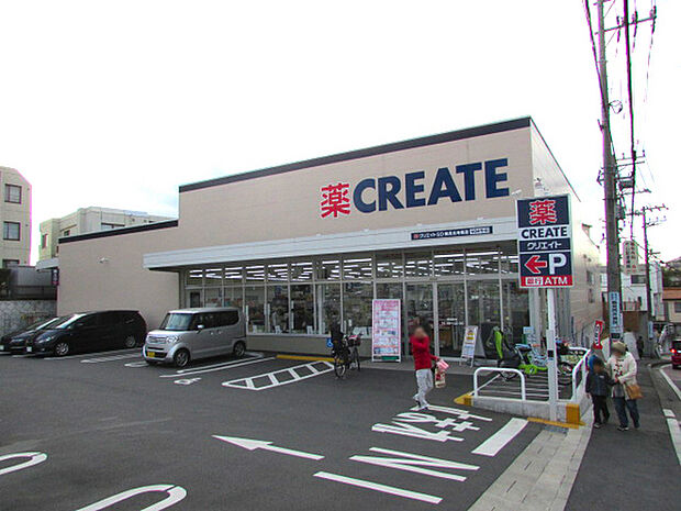 クリエイト鶴見北寺尾店まで199m、食品や飲料品も多数取り揃えた便利なドラッグストアです