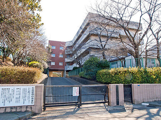 横浜市立獅子ヶ谷小学校まで537m