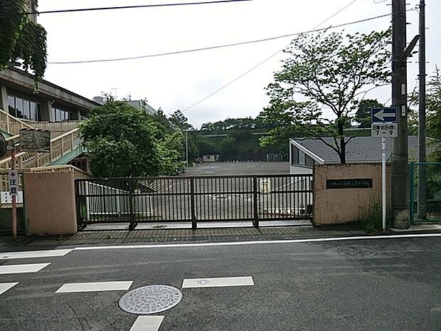 座間市立相武台東小学校まで977m