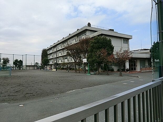 横浜市立東市ヶ尾小学校まで960m