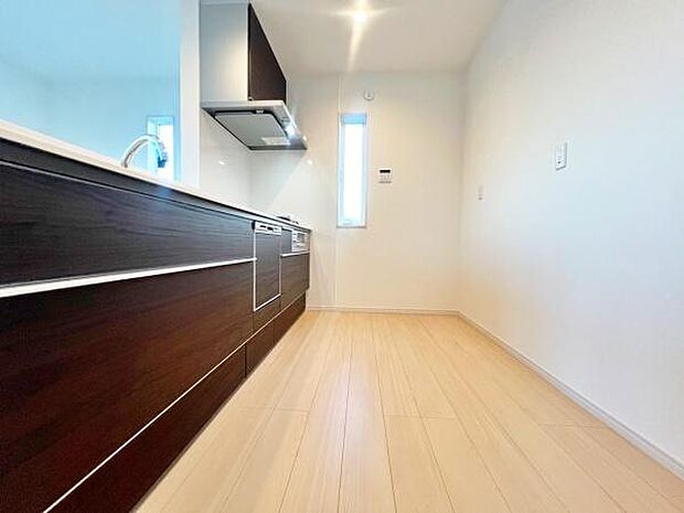 キッチンスペースです。広さも十分ありますのでご家族様並んでお料理もいいですね。