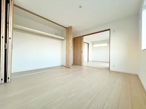 収納もしっかりあって、使いやすい洋室です。
