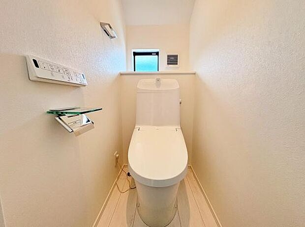 シンプルで落ち着きのあるトイレ。