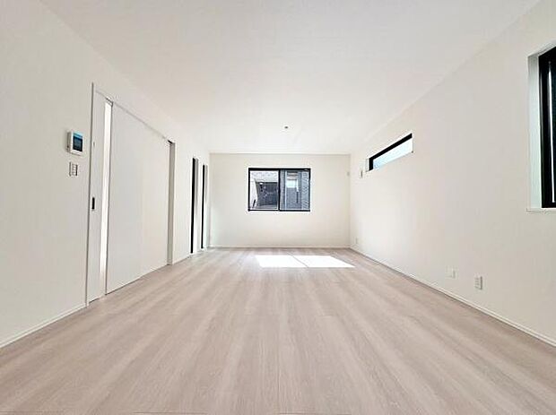 リビングはたわいもない会話を楽しみ、ゆったりとした時を過ごす安らぎの場所。家族の思い出が刻まれる大切な空間です。