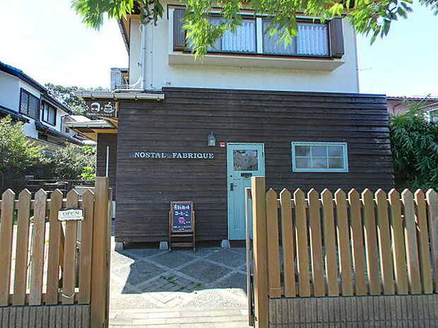 NOSTAL FABRIQUEまで866m、上柏尾第二公園から入れる隠れ家的なベーカリーカフェ。公園の緑を眺めながらコーヒーを楽しむことができます。