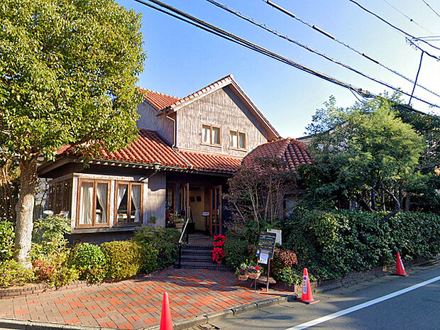 レ・ザンジュ西鎌倉店まで1918m、西鎌倉駅から徒歩5分ほどのところにある人気の洋菓子店。イートインも可能です。