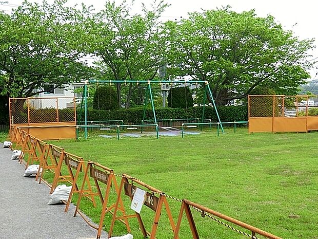 七里ガ浜かもめ公園まで1615m