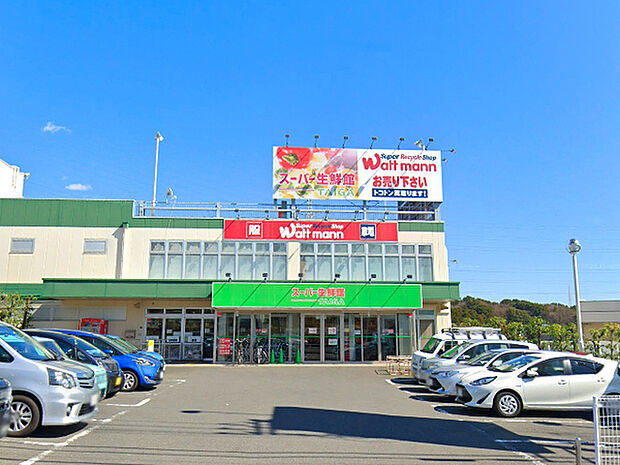 スーパー生鮮館TAIGA石川店まで284m、2階には家電「ワットマン」、お隣にはドラッグストア「サンドラッグ」があり、お買い物に便利です。