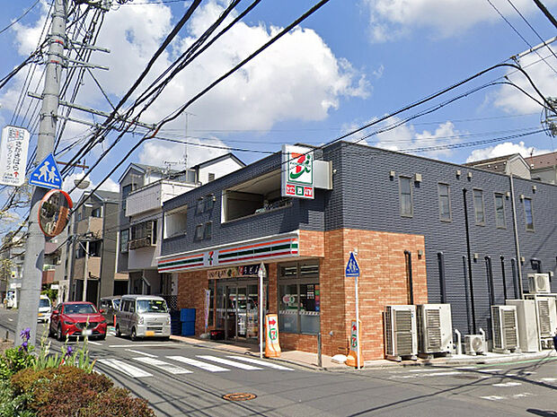 セブンイレブン横浜白幡向町店まで1864m、コンビニもあって便利です