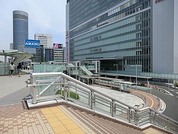 「新横浜」駅まで1330m、東海道山陽新幹線線・横浜線・横浜ブルーラインが停車するターミナル駅です。