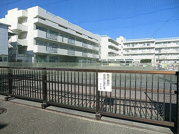 横浜市立みたけ台小学校まで844m