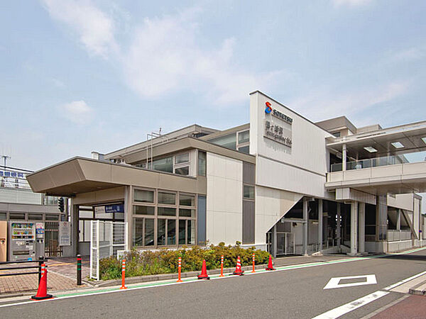 相鉄線「鶴ヶ峰」駅まで3738m、快速停車駅です。駅周辺にはスーパーや商店街などがあるほか、旭区役所もあり生活便利なエリアです！